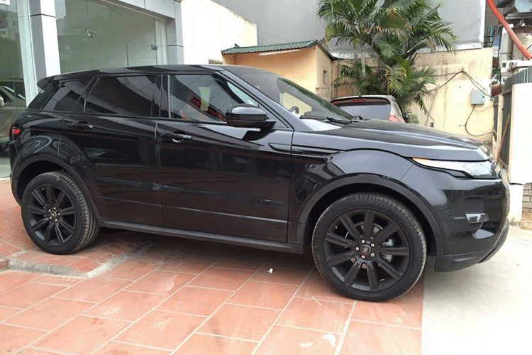 Được biết khi về đến Việt Nam, Range Rover Evoque Black Edition 2015 sẽ không có giá dưới 2 tỷ đồng.