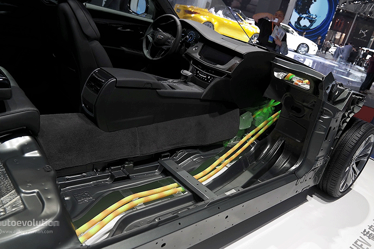 Nhờ cách kết hợp động cơ lai hiệu quả này, Cadillac CT6 PHEV có tổng sức mạnh 340 mã lực và lực mô-men xoắn cực đại 586 Nm