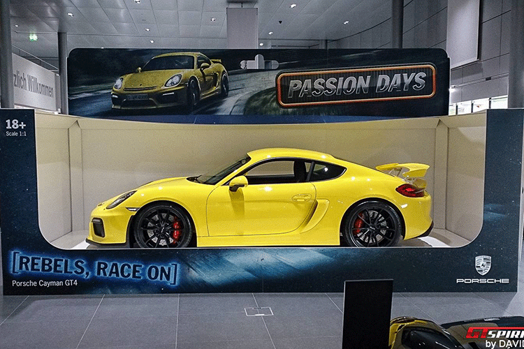 Porsche Cayman GT4 2016 được đánh giá hoạt động tương đối mau lẹ.