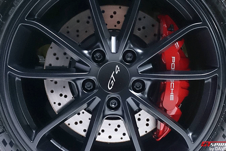 Sức mạnh này đủ để mẫu xe thể thao mới của Porsche bứt tốc từ 0-100 km/h trong 4.4 giây trước khi đạt vận tốc tối đa 295 km/h.