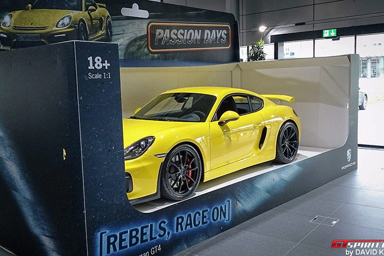 Nếu đặt mô hình 1:1 này cạnh Cayman GT4 2016 thì thật khó mà phân biệt đâu là thật, đâu là giả.