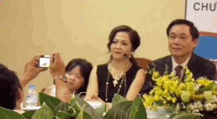 Cụ thể, đoạn video dài chỉ khoảng 16 giây, được ghi hình từ cách đây khá lâu, khi thiếu gia của Đại Nam vẫn còn là một cậu bé nhỏ xíu vẫn còn phải ẵm bồng.