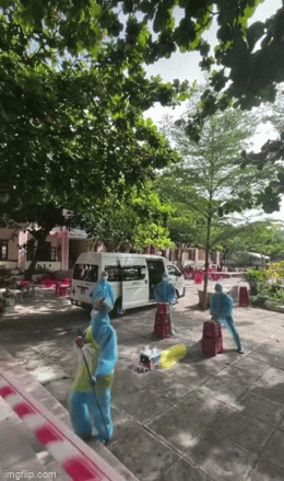 Chủ nhân đoạn clip còn đính kèm dòng trạng thái mời chào: “Trung thu này ai cần liên hệ đội lân của tụi mình nha. Bảo chất lượng, đầy nhiệt tình và chắc chắn không làm mọi người thất vọng.”