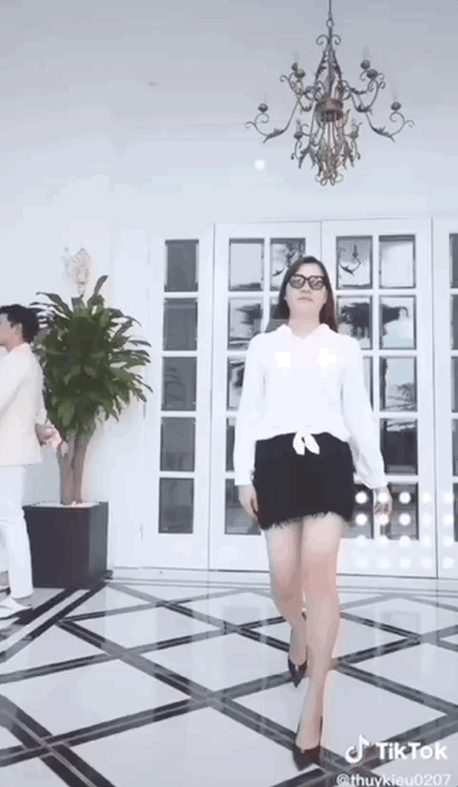  Ngọc Trinh có đánh tiếng chuyện sẽ sang ở cùng Vũ Khắc Tiệp trong căn biệt thự Quận 2, view sông Sài Gòn hoành tráng.