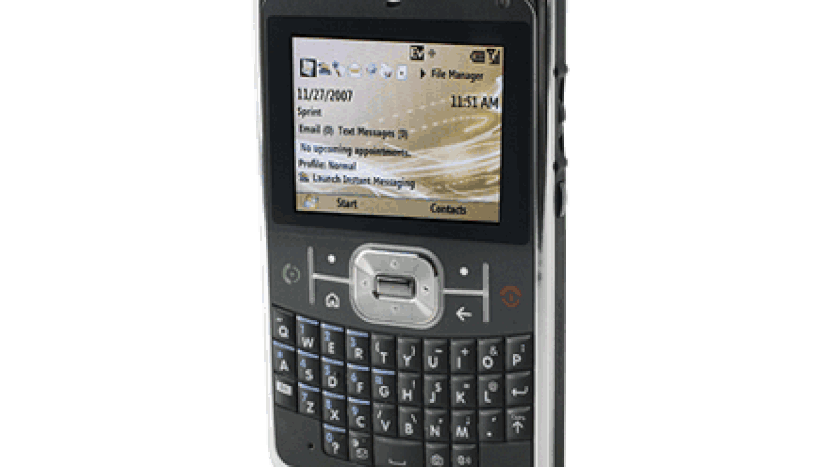 Sở hữu độ dày 11,5 mm, Motorola Q được coi là chiếc điện thoại mỏng và phong cách nhất thời đó. Máy không sử dụng màn hình cảm ứng mà được điều khiển bởi bàn phím vật lí, camera sau 1,3 megapixel và hỗ trợ thẻ miniSD. Ảnh: Cnet.