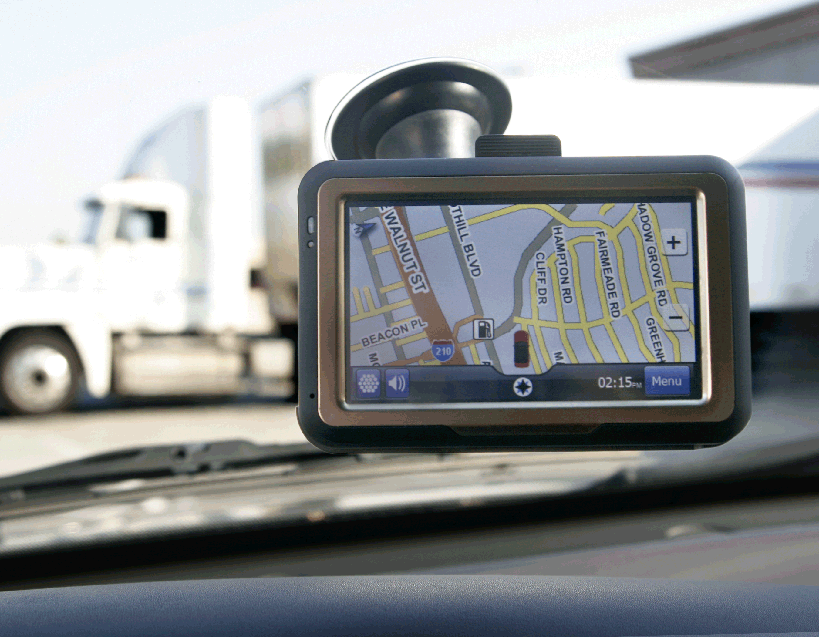 Ứng dụng Google Maps trên smartphone với nhiều tính năng thông minh, vượt trội đã hoàn toàn thay thế thiết bị định vị toàn cầu GPS. Ảnh: Monty Henry.