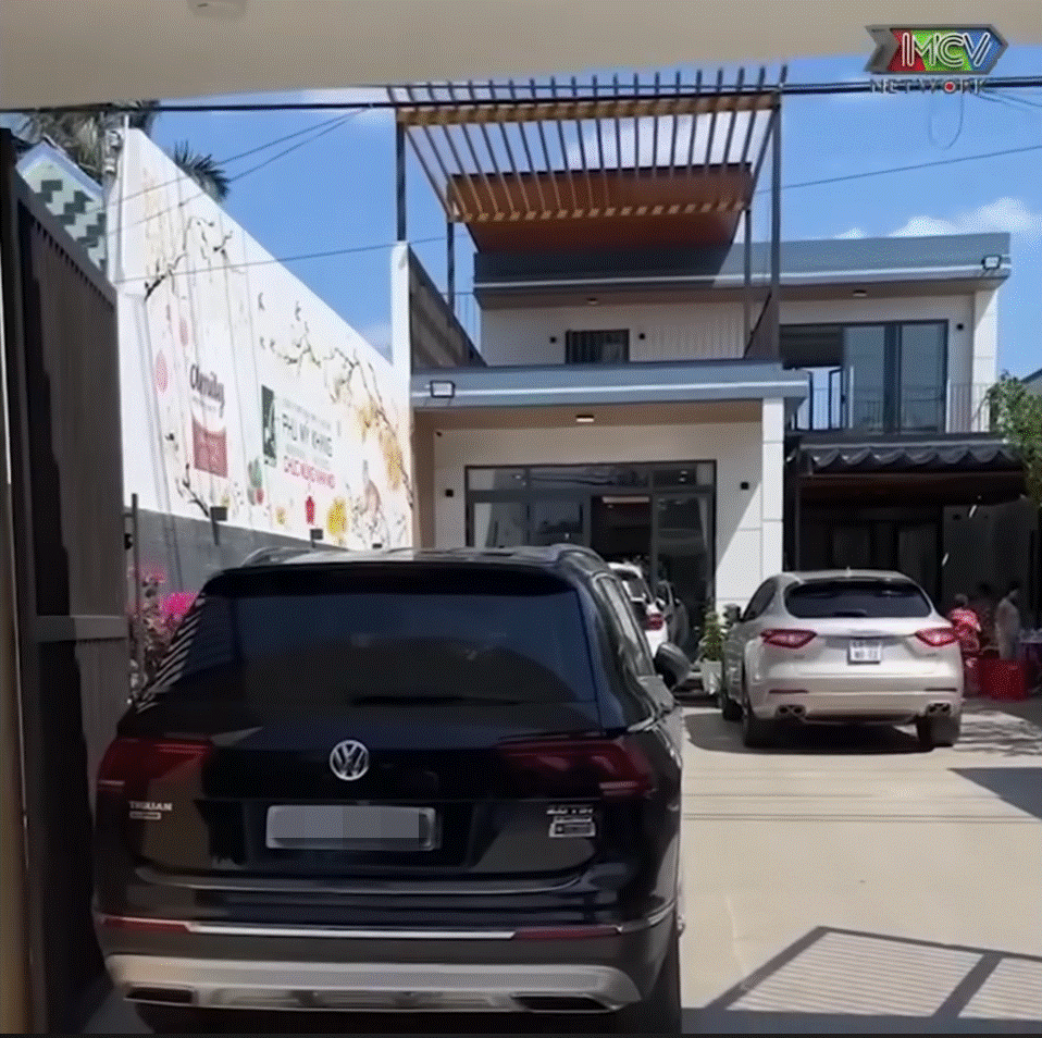 Ngôi nhà nam MC xây dựng có vị trí đẹp, trên khu đất thoáng đãng, khá rộng rãi.