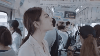 Giống như các du khách khác, cặp đôi người Hàn Quốc đã đi đến rất nhiều địa danh nổi tiếng của Nhật Bản cũng như thưởng thức rất nhiều món ăn ngon, hấp dẫn.