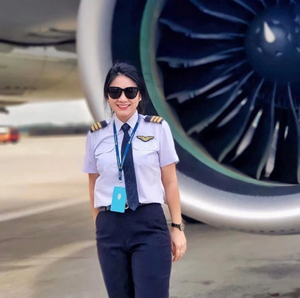 Nữ cơ phó trẻ nhất của “đội bay toàn nữ cường”