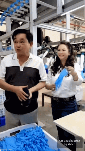 Đây không phải là lần đầu bà Phương Hằng khiến dân mạng sửng sốt vì sự giản dị của mình trong đời thường.