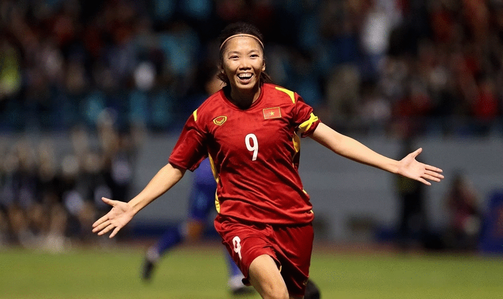 Huỳnh Như là người được FIFA đánh giá cao nhất với dòng mô tả: "Nhanh nhẹn, khéo léo và có khả năng dứt điểm tốt, cô là chân sút chủ lực của tuyển nữ Việt Nam. Huỳnh Như là người ghi bàn số một trong lịch sử đội tuyển. Năm ngoái, cô trở thành cầu thủ nữ đầu tiên của Việt Nam khoác áo một CLB tại châu Âu. Mùa đầu tiên, cô ghi 7 bàn, có 2 kiến tạo cho Lank".
