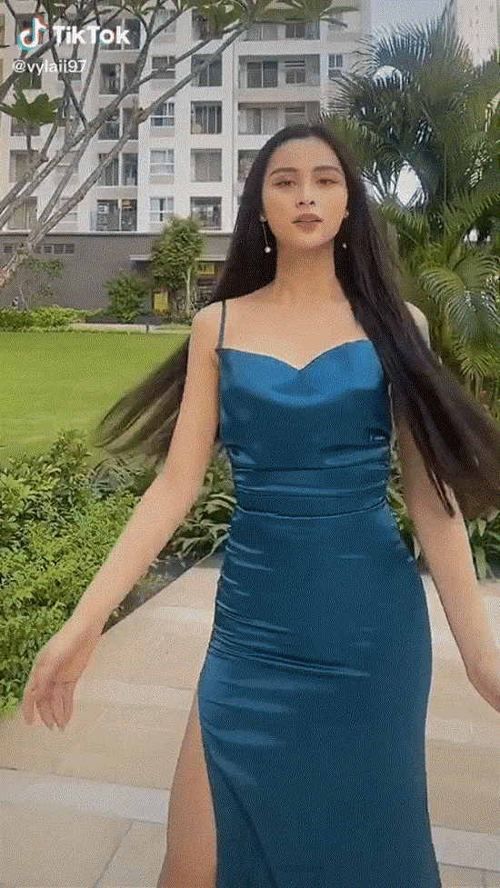 Dù là xuất hiện trên ảnh ọt đã qua photoshop cẩn thận hay trên TV với những khung hình hết sức tự nhiên, thật khó để bạn có thể tìm ra một góc "dìm hàng" Tường Vi.