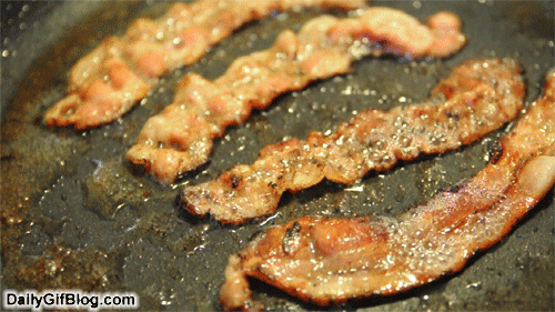 Nhìn trứng rán và thịt bacon rán sủi tăm mang đến cảm giác như ngồi lên yên xe 80 độ vậy.