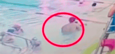 Phan no giao vien day boi, hanh ha chau be lien tiep 3 lan trong 15s