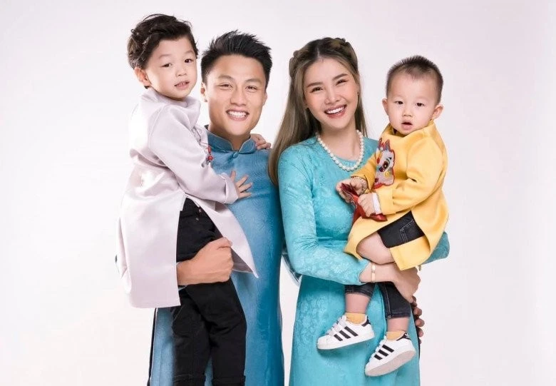 Lấy chồng cầu thủ, Kỳ Hân rời bỏ sàn catwalk bán hàng online