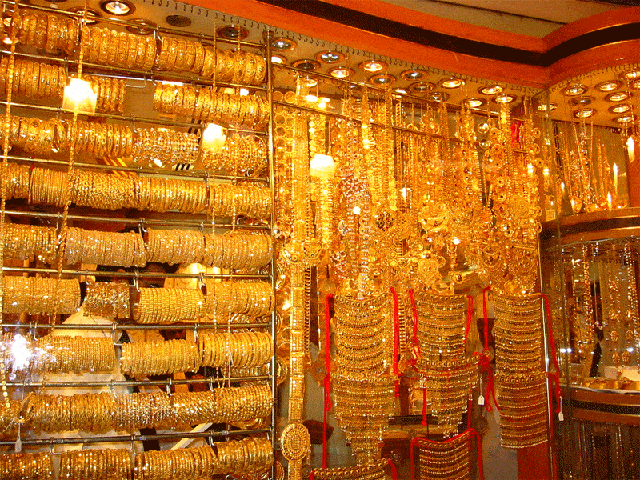 Thế nhưng, ít ai biết trên thế giới, có nơi vàng được bán đổ đống như rau ngoài chợ. Ảnh: BI