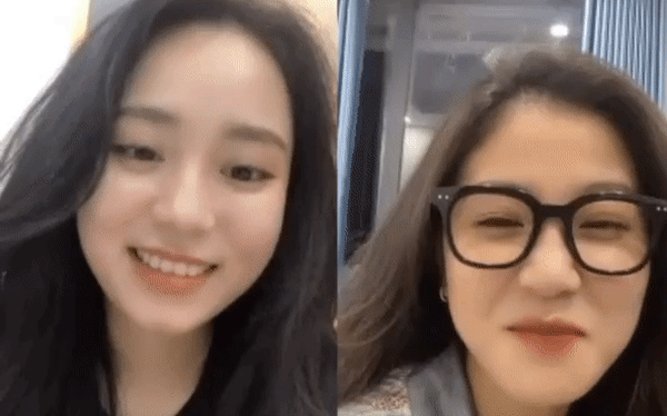 Gần đây, dân mạng lại thêm phen thích thú khi cô giáo Vật lý Minh Thu thường xuyên livestream chung với một cô nàng xinh xắn và hoạt ngôn không kém. Vẻ ngoài ưa nhìn cùng những màn pha trò hay chia sẻ của cả 2 cô nàng đã thu hút về hàng chục nghìn lượt xem và vô số bình luận từ mọi người.