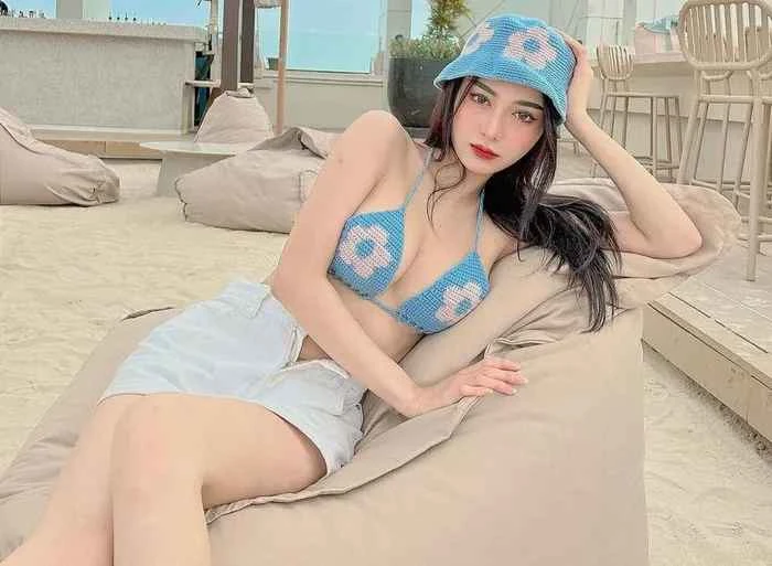 Gái xinh 2 triệu fan không ngại khoe vòng 1 căng mọng