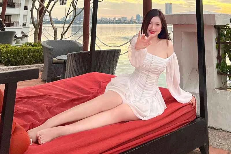 Hot girl Gen Z xứ Thanh hé lộ body nuột nà từng centimet