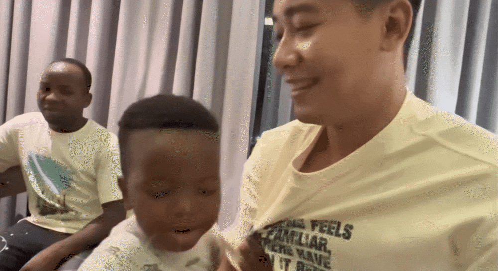 Tự tay Lôi Con phải ném bàn chải về phía trước để nhổ răng. Nghe thì có vẻ đơn giản, nhưng ai cũng phải nín thở hồi hộp chờ đợi giây phút Lôi Con nhổ răng thành công.