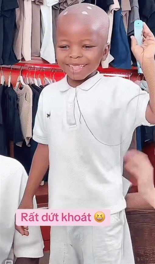 Nhổ mỗi một chiếc răng thôi mà có đến 8 nghìn người theo dõi. Thậm chí những đoạn clip nhỏ ghi lại cũng có đến 300 nghìn người xem thì sức hút của Lôi Con nổi tiếng cỡ nào tại Việt Nam.