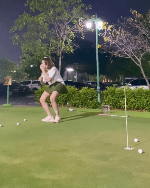 Mới đây, trên trang cá nhân của mình, Trâm Anh có đăng tải đoạn clip tập golf khiến các fan của hot girl Thanh Hóa này không khỏi thích thú và "thả tym".