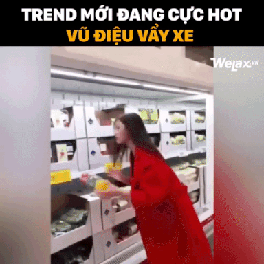 Điểm nhấn hú hồn nhất của "vũ điệu vẫy xe" là khi bạn lộ bản chất lầy lội thường ngày với động tác vẫy tay và bước giật lùi.