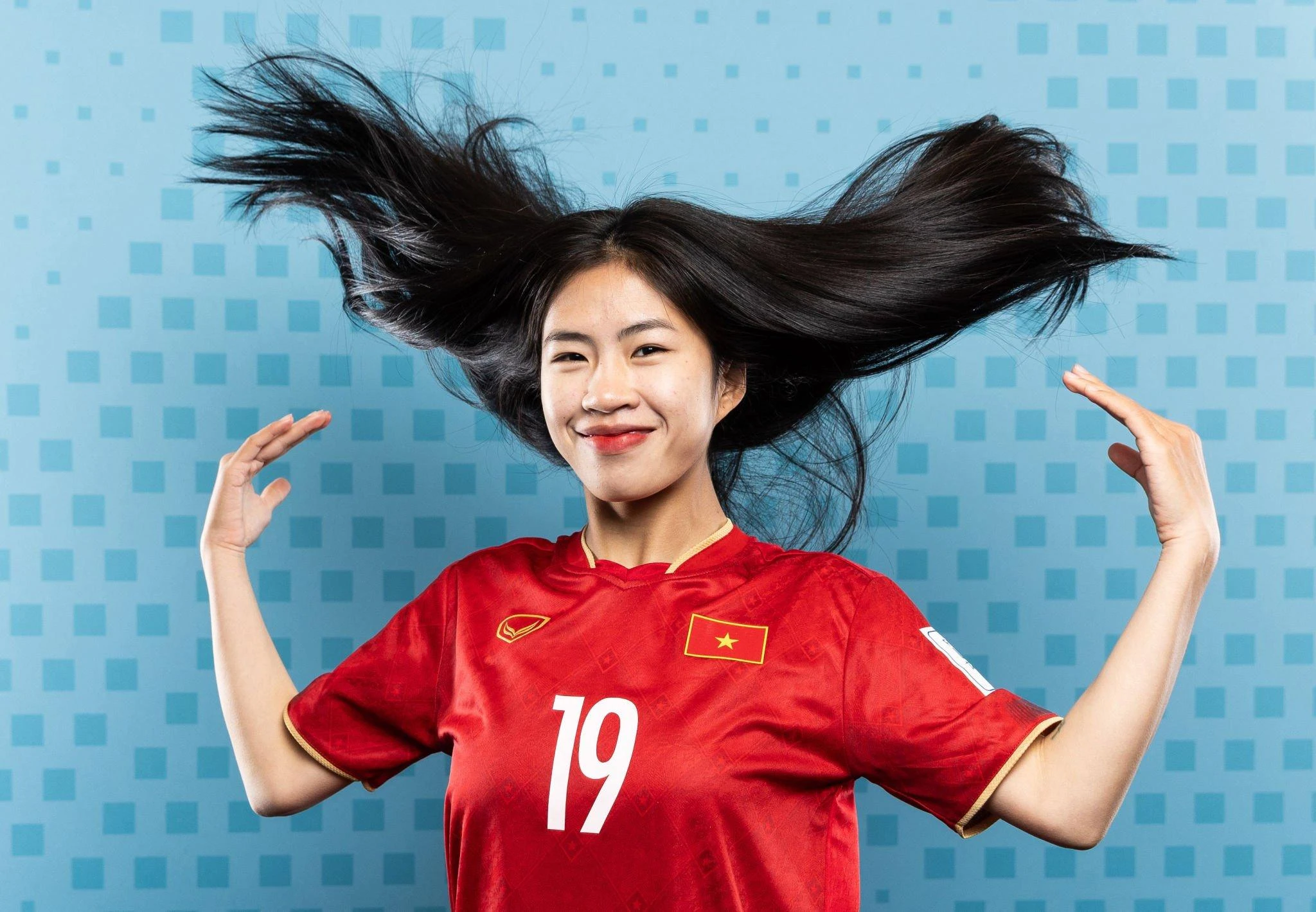 Đội tuyển nữ Việt Nam khoe vẻ cực ngầu "làm nóng" World Cup