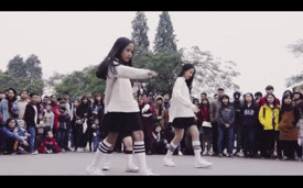 Điệu nhảy say rượu xuất phát từ ca khúc "Người hãy quên em đi" của nữ ca sĩ Mỹ Tâm. Dù được ra mắt từ rất lâu nhưng gần đây, điệu nhảy này mới trở thành trào lưu được nhiều bạn trẻ thực hiện và mới nhất là màn thể hiện của 3 thiên thần áo trắng ở phố đi bộ Hồ Gươm gây sốt cộng đồng mạng.