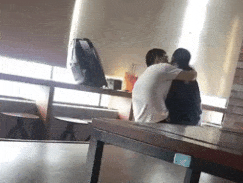 Cặp đôi "mây mưa" tại một quán cafe từng khiến netizen "nhức mắt".