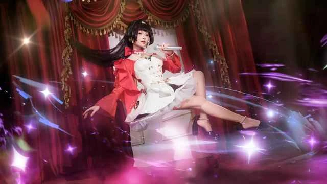 Nữ cosplayer gây ấn tượng với những màn biến hình "mượt như nhung"