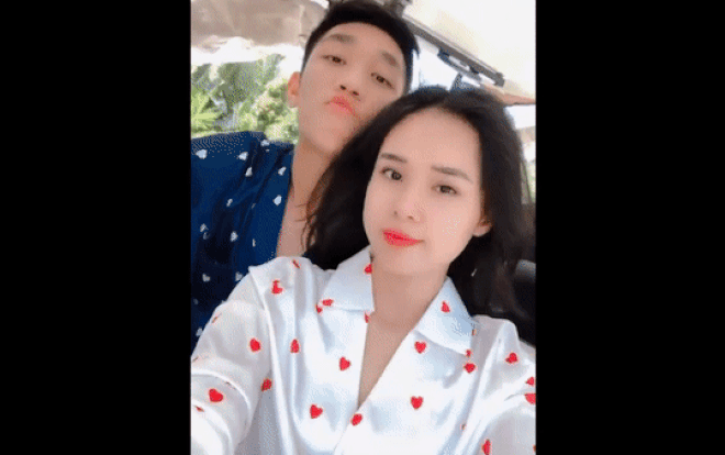 Trọng Đại và Huyền Trang không ngần ngại trao cho nhau những nụ hôn khi đi nghỉ dưỡng cùng nhau.