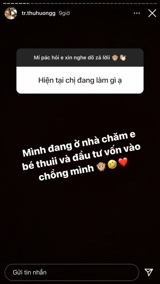 Không khó để nhận thấy cô dâu đeo đầy vàng Nam Định khá thân thiện và thoải mái, trả lời tất tần tật những điều dân mạng tò mò về mình như tính cách hay công việc.
