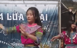 Mới đây trên mạng xã hội, cư dân mạng đang phát sốt với clip của nickname Cao Bảo Nam ghi lại khoảnh khắc các cô gái Lào Cai nhảy những vũ điệu cực "chất" lên một diễn đàn dành cho giới mê "phượt".