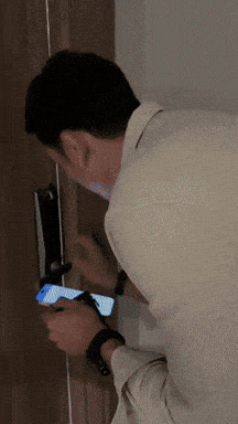 Ngoài ra, Văn Lâm cũng khoe video bước vào căn nhà của riêng mình ở trung tâm thành phố, view cực xịn.