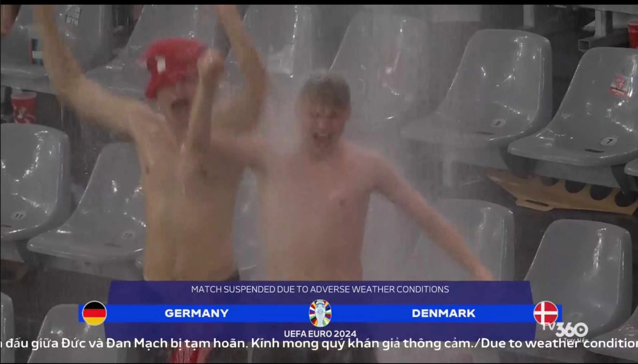 Bên lề EURO 2024: CĐV Đan Mạch tắm mưa, kỳ quan thác nước tái xuất