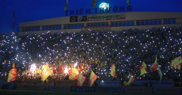 Độc lạ V-League: Loạt trận đấu gián đoạn vì sự cố mất điện