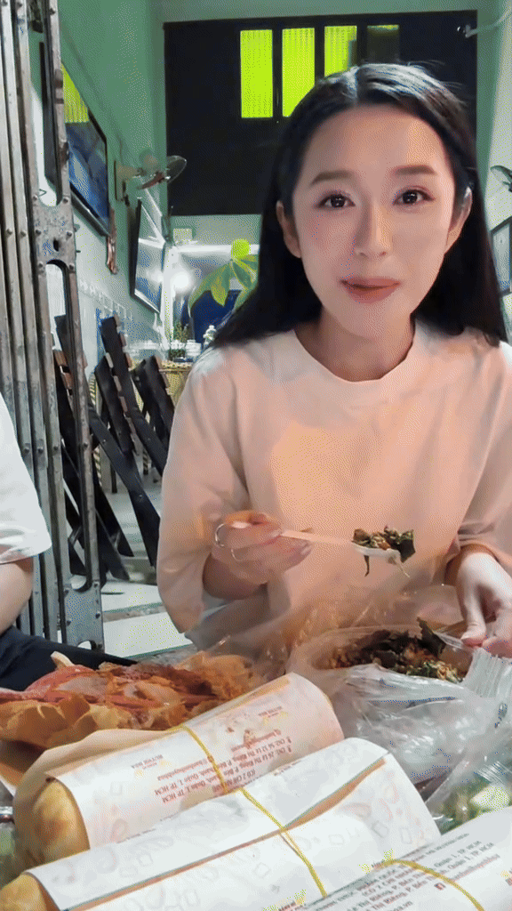 Mỹ nhân đang nổi rần rần với 1 câu "thần chú" trước bữa ăn đó là Karty Chang (Nguyễn Thị Thảo Trang, SN 2001).
