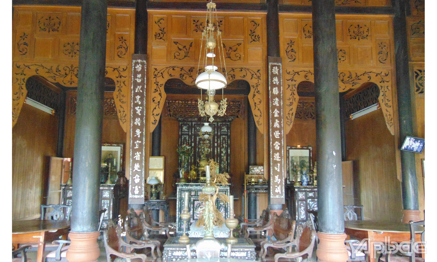 Tuy nhiên, bên trong thiết kế dựa trên phong cách kiến trúc dân gian Nam Bộ bằng vật liệu chính là gỗ. Ảnh: Baoapbac
