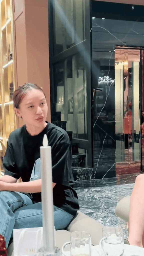 Mai Tây (tên thật Nguyễn Túy Xuân Mai, SN 2000) là một trong những hot girl Cần Thơ có nhan sắc gây ấn tượng. Cô bạn sở hữu các đường nét sắc sảo không kém gì lai Tây dù thuần Việt.