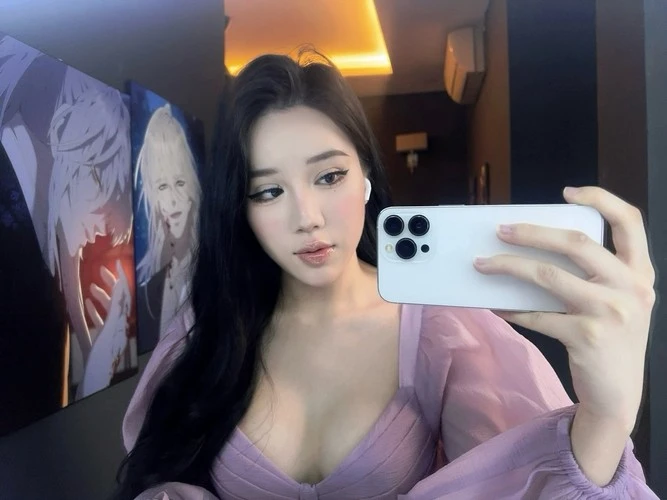 Chia tay tình cũ, "phú bà" làng game Việt vẫn không được yên thân