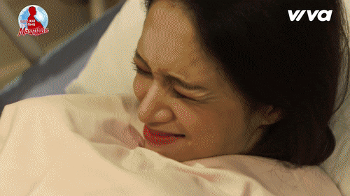 Khi hoa hậu Kỳ Duyên và hoa hậu Hương Giang cùng… đau đẻ.