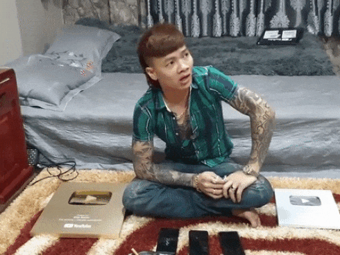 Bên cạnh đó, cũng có những ý kiến khác cho rằng việc đốt xe Khá Bánh thực chất chỉ là một chiêu trò câu view, và mọi người không nên chia sẻ hay phát tán video này rộng rãi.