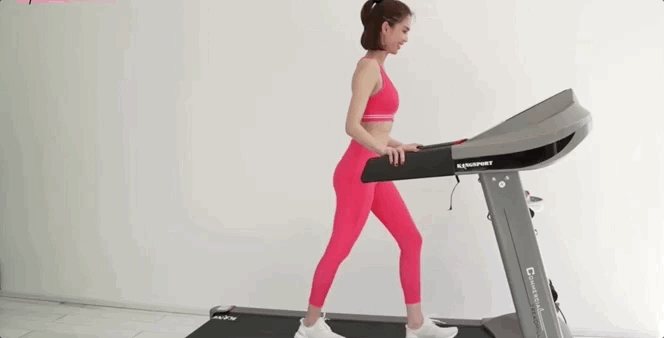 Người đẹp còn dành riêng một phòng để máy chạy bộ nhằm tập luyện tại nhà.