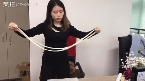 Ban đầu Tiểu Dã và đồng nghiệp chỉ định làm clip nấu ăn văn phòng để giải trí nhưng đến thời điểm hiện tại, những clip mà cô bạn này thực hiện lại chính là nguồn thu lớn nhất cho công ty của chính cô..