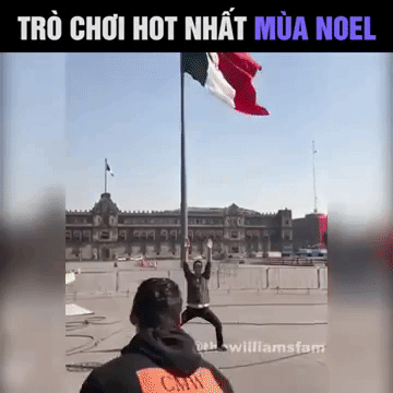 Vui mắt, là ấn tượng đầu tiên của bạn khi xem clip ghi lại trò chơi hot nhất mùa Giáng Sinh của nhóm nhảy The Williams Fam mới đăng tải. Việc bạn cần chuẩn bị chỉ là một đứa bạn thân sẵn sàng cùng bạn "lên cơn" và một đoạn beat sôi động tùy chọn.