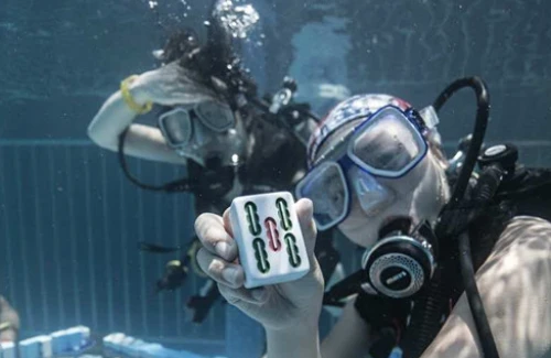 Kiểu tránh nóng có "1-0-2" của nhóm thanh niên Trung Quốc