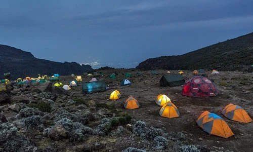 Ngắm cung đường leo núi Kilimanjaro đẹp ngỡ ngàng