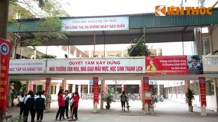 Trường THPT Kim Liên là một trong các trường trung học phổ thông hệ công lập không chuyên có uy tín và chất lượng giáo dục được đánh giá cao trong số các trường trung học phổ thông của thủ đô.