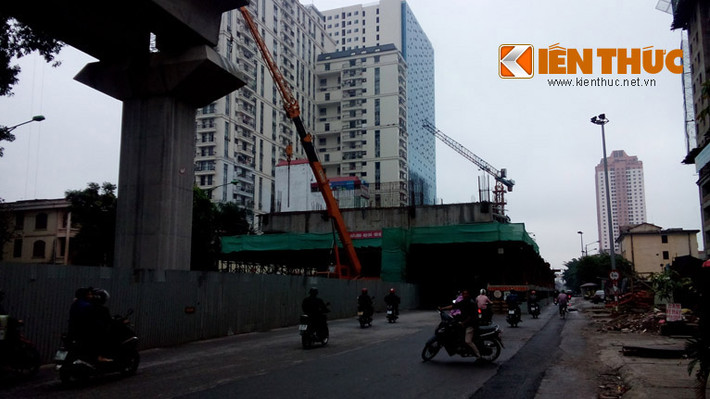 Theo ghi nhận của PV Kiến Thức, ngay sau khi xảy ra tai nạn, nhiều người dân tỏ ra rất lo sợ, thậm chí có người không dám đi lại, tham gia giao thông tại khu vực xảy ra tai nạn, mặc dù công trình đã tạm đình chỉ thi công.